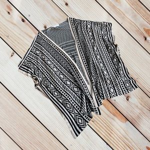 Love Tree S/M cream & black poncho sweater